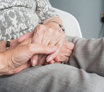Hands g3cbb0bde3 1920 360x320