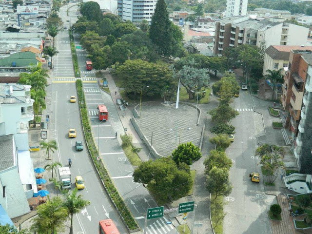 COLOMBIA20QuindC3ADo20Armenia20Parque20Fundadores