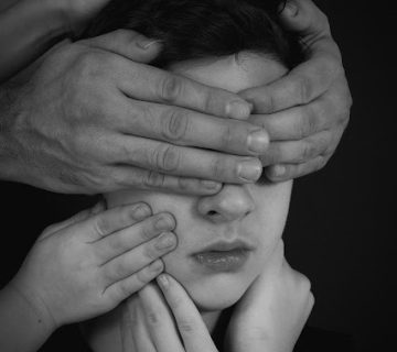 Hands 7791876 1280 360x320